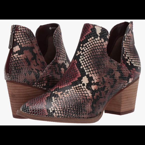 Blondo Emelia waterproof boots Chelsea Bootie - Picture 2 of 9